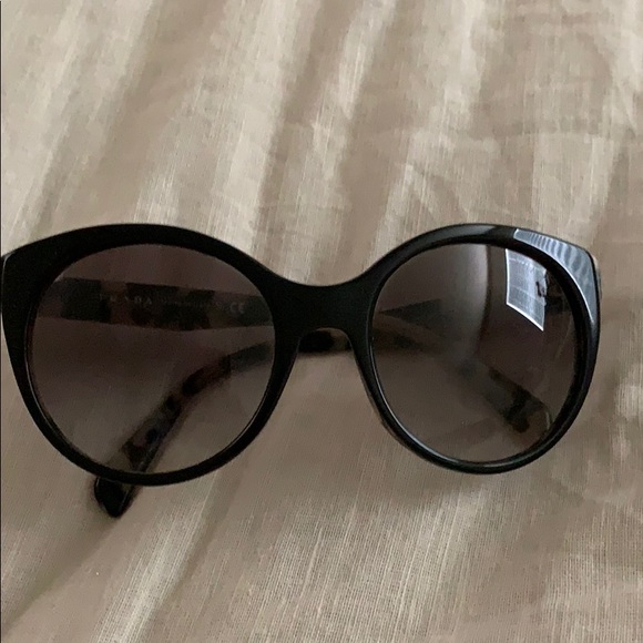 Authentic Prada sunglasses - Picture 3 of 4